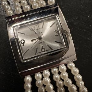 Slick Faux Pearl Ladies Quartz Watch New Battery Japan Movement